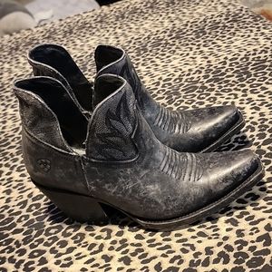 Ariat Dixion Distressed black bootie, Size 8B